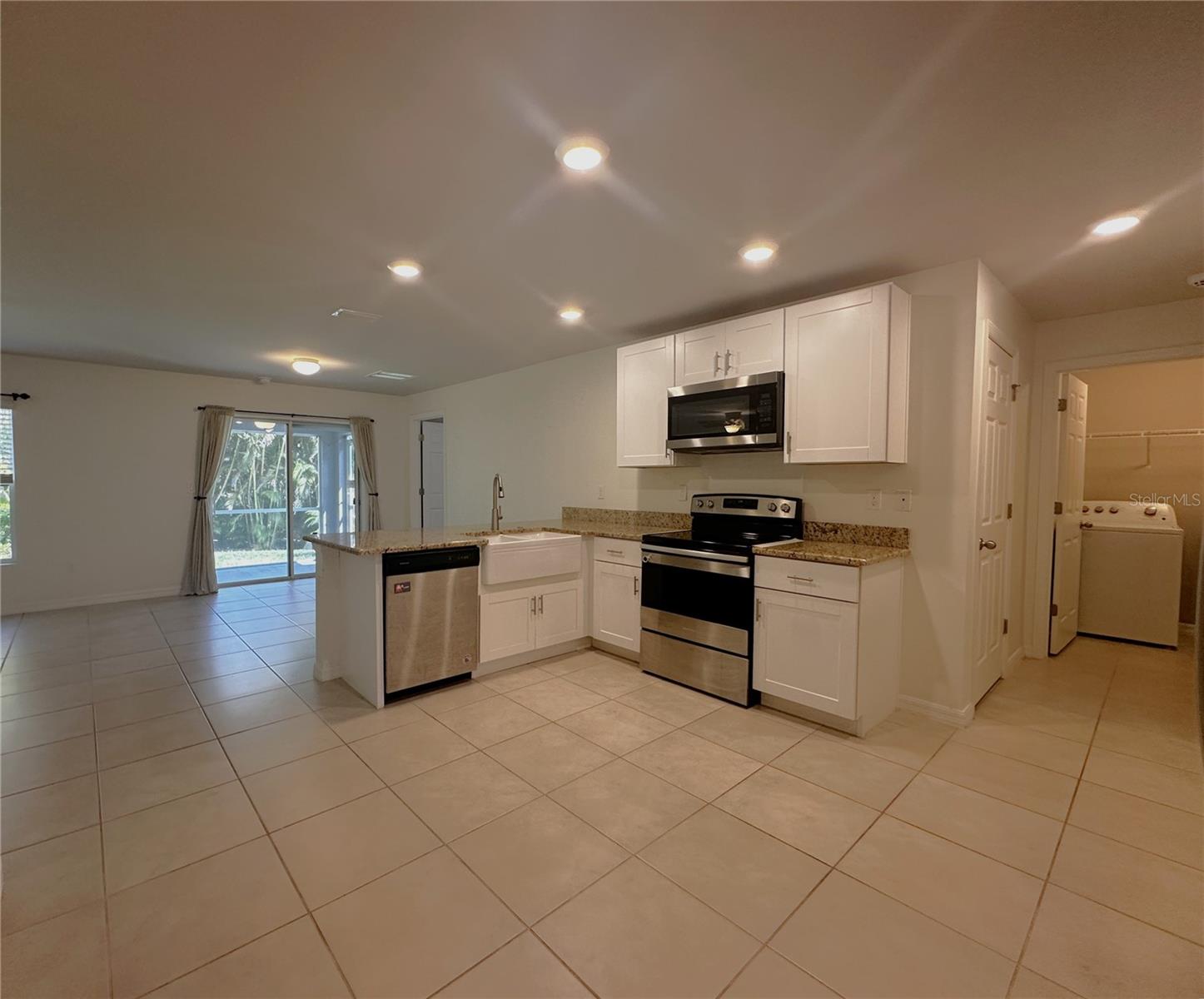 Image 4 of 40 For 24748 Rio Villa Lakes Circle