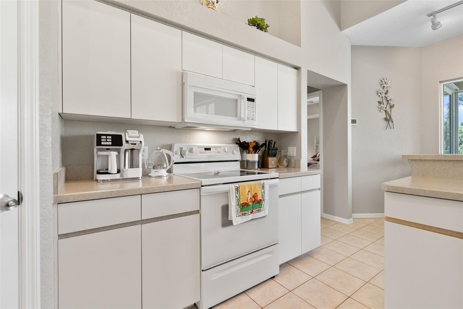 Image 19 of 40 For 1084 Hillsborough Boulevard