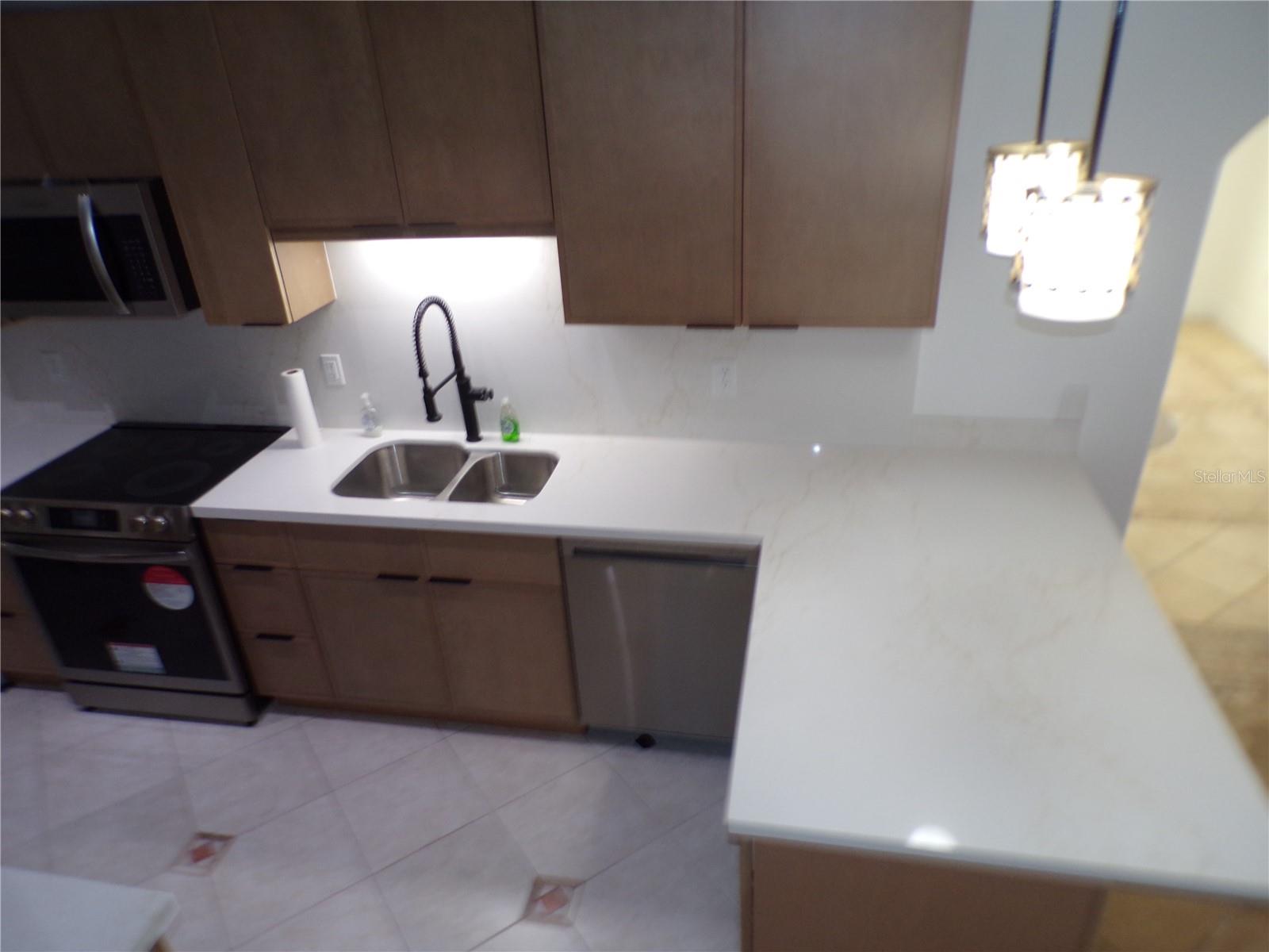 Listing photo id 9 for 179 Maria Court