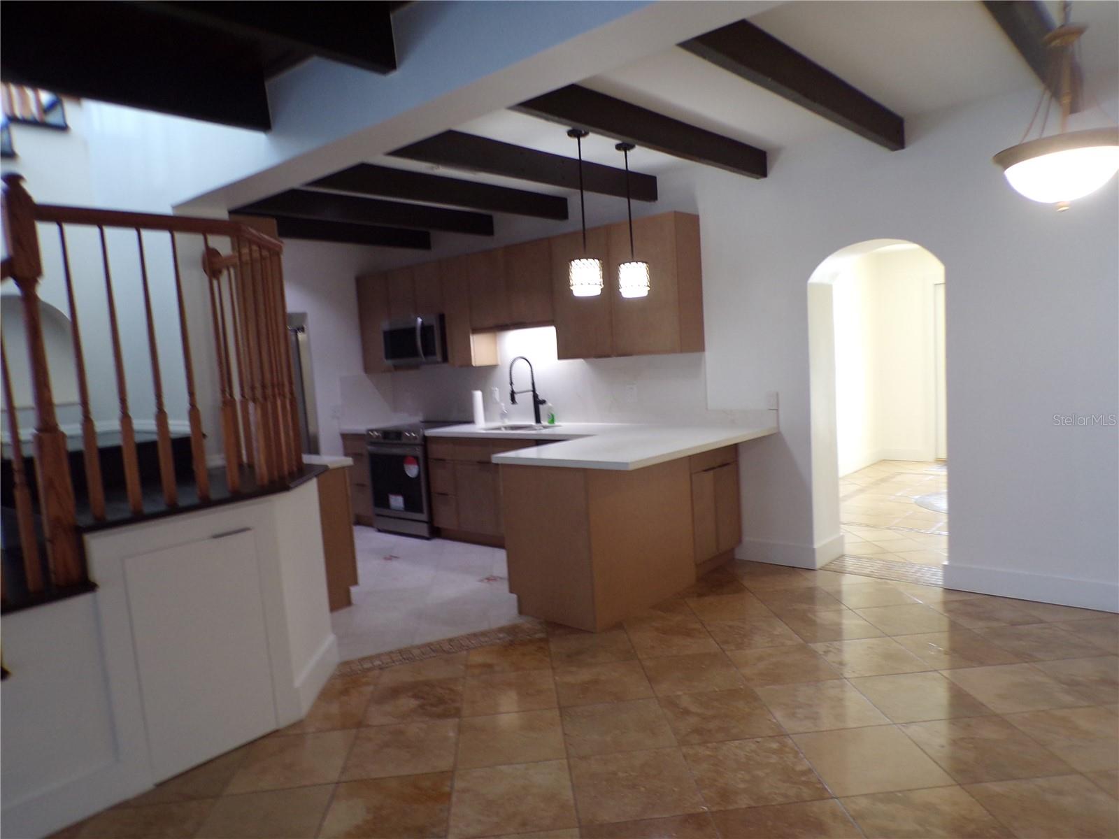 Listing photo id 12 for 179 Maria Court