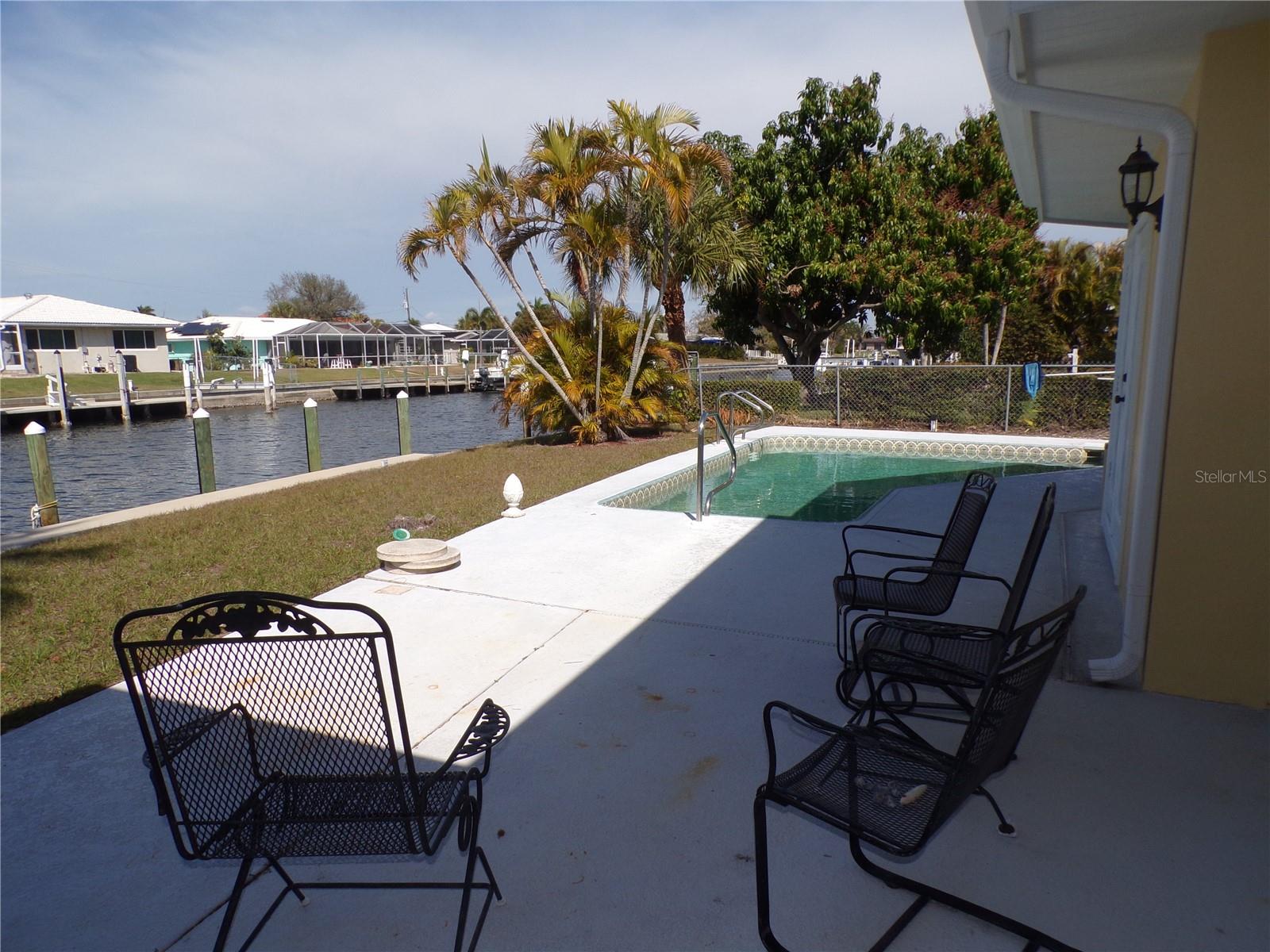 Listing photo id 16 for 179 Maria Court