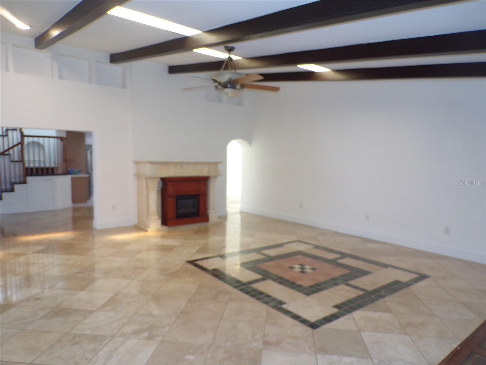 Listing photo id 1 for 179 Maria Court