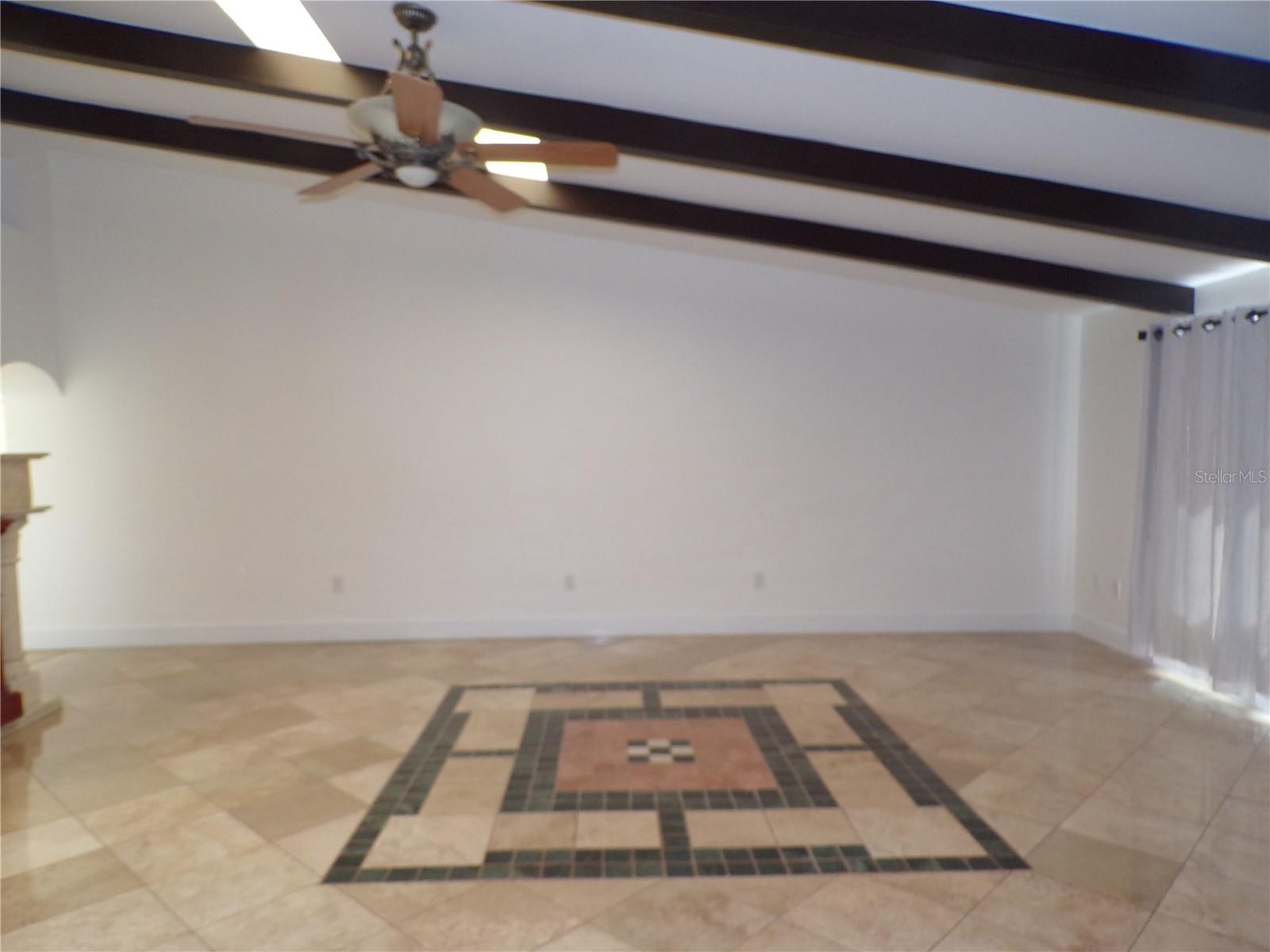 Listing photo id 2 for 179 Maria Court