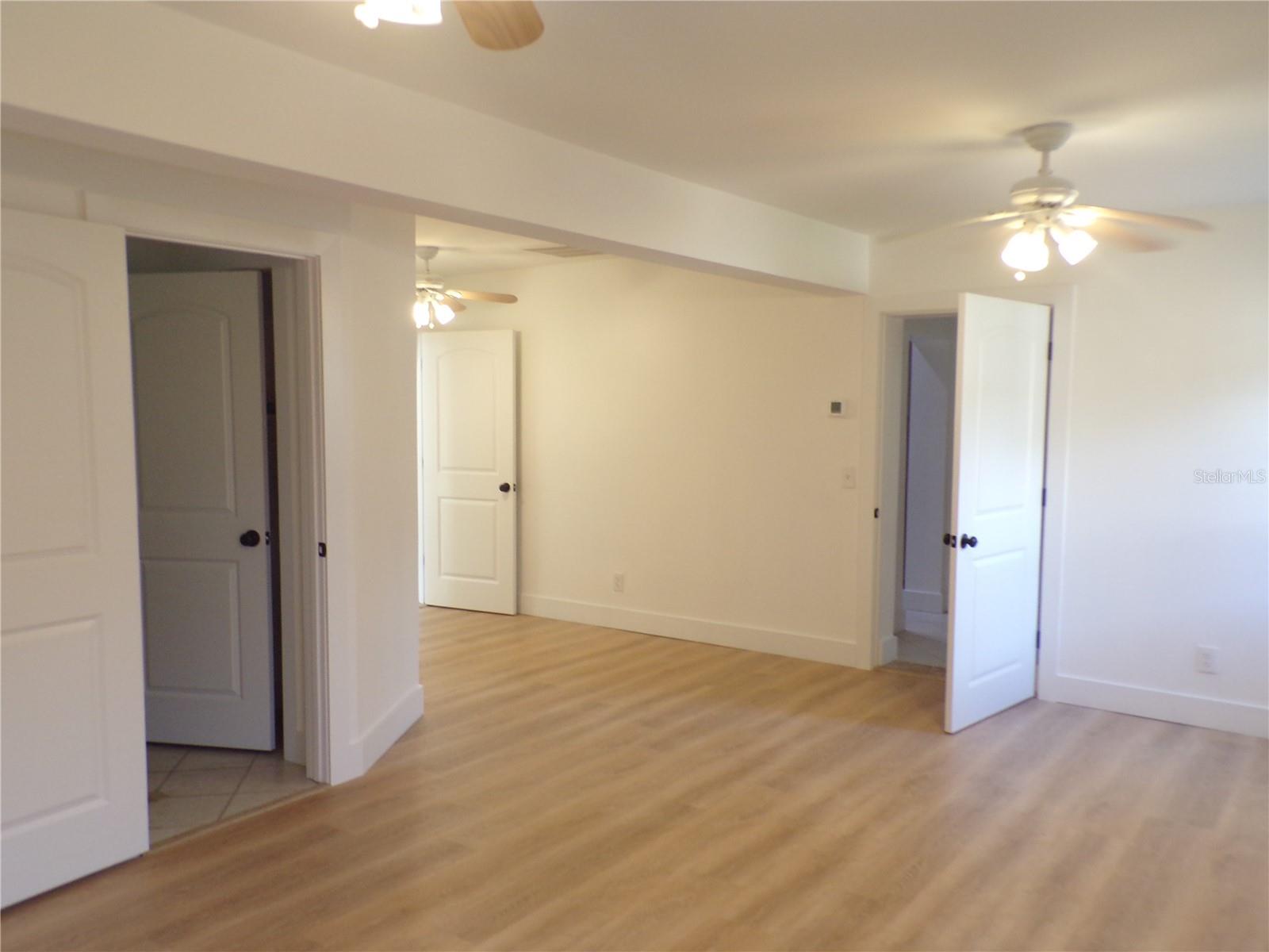 Listing photo id 4 for 179 Maria Court