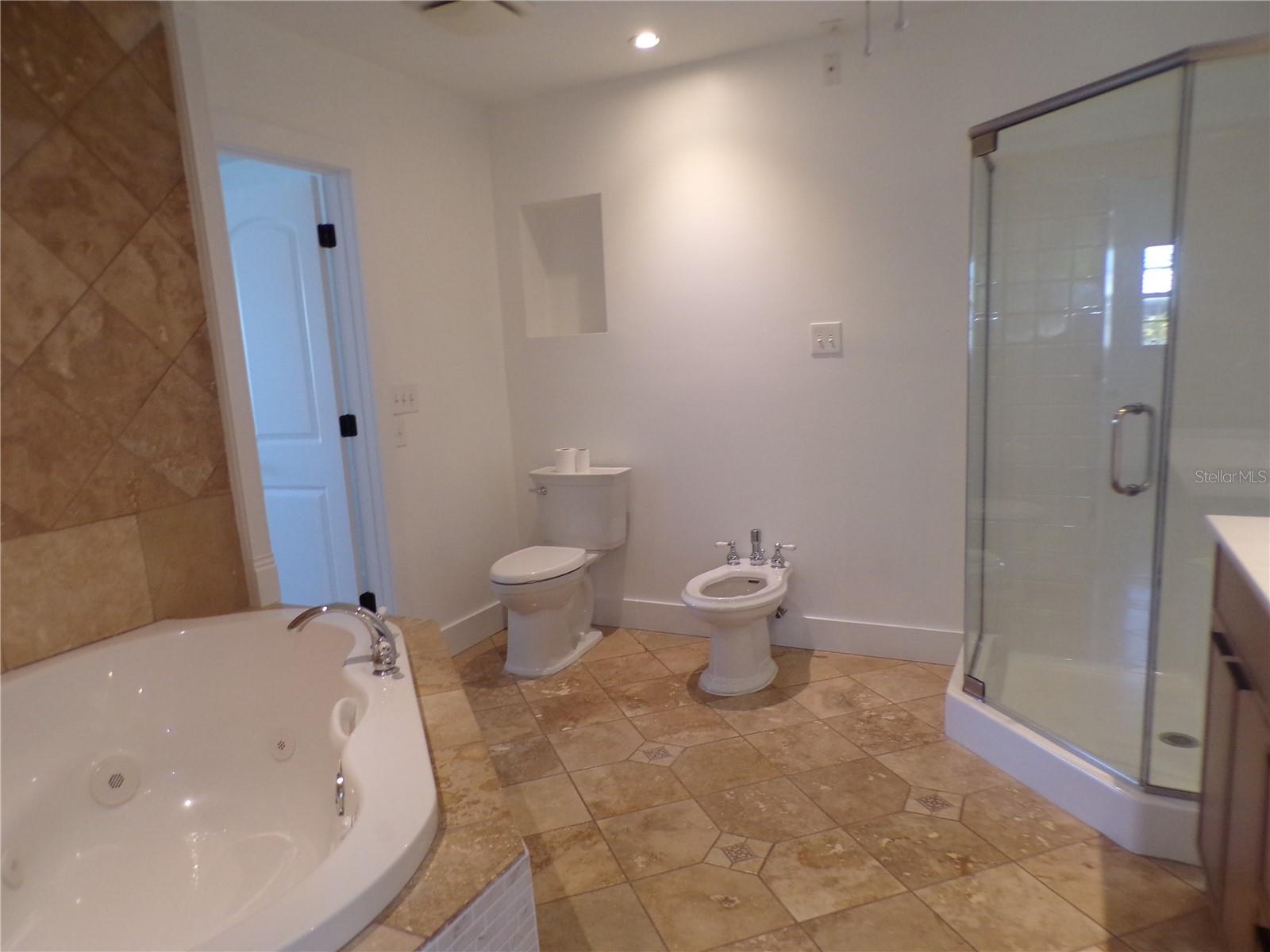 Listing photo id 5 for 179 Maria Court