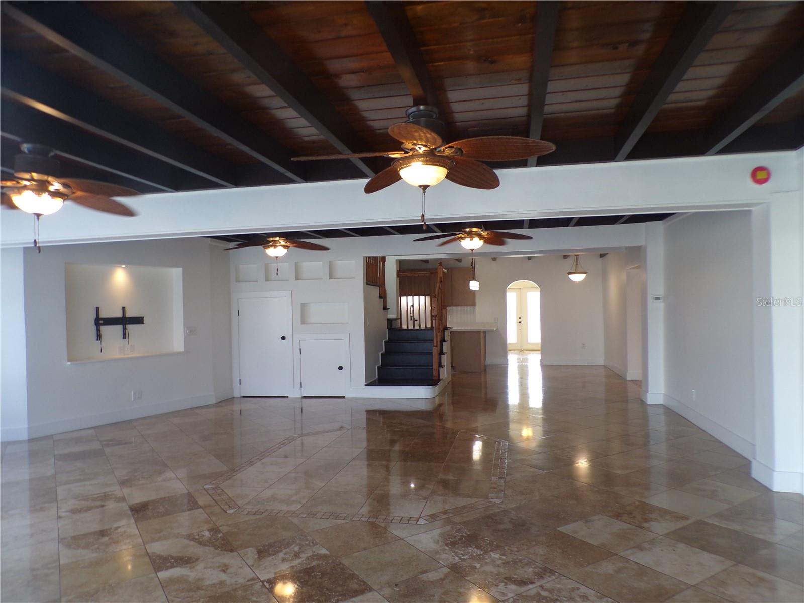 Listing photo id 6 for 179 Maria Court