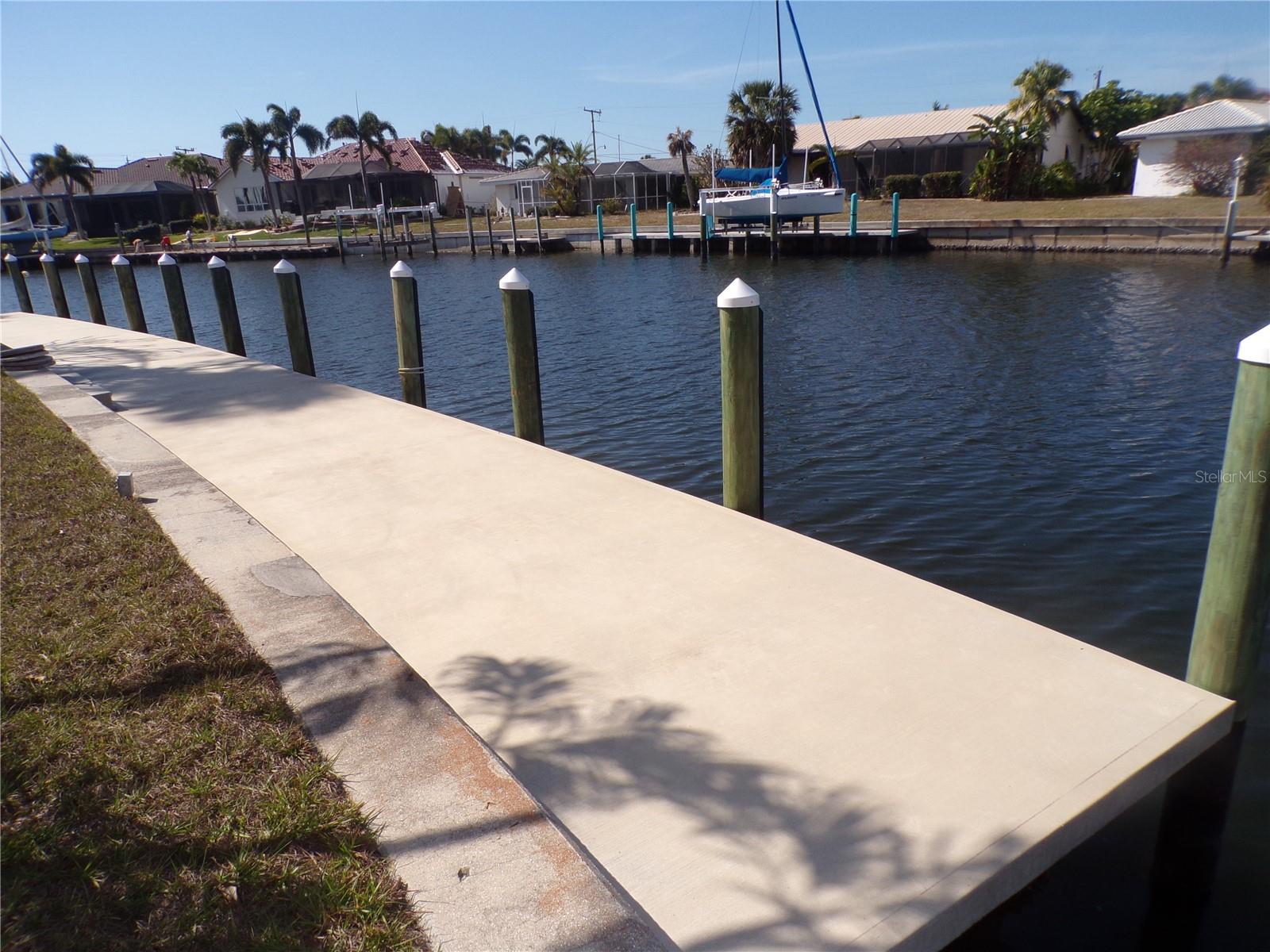 Listing photo id 7 for 179 Maria Court