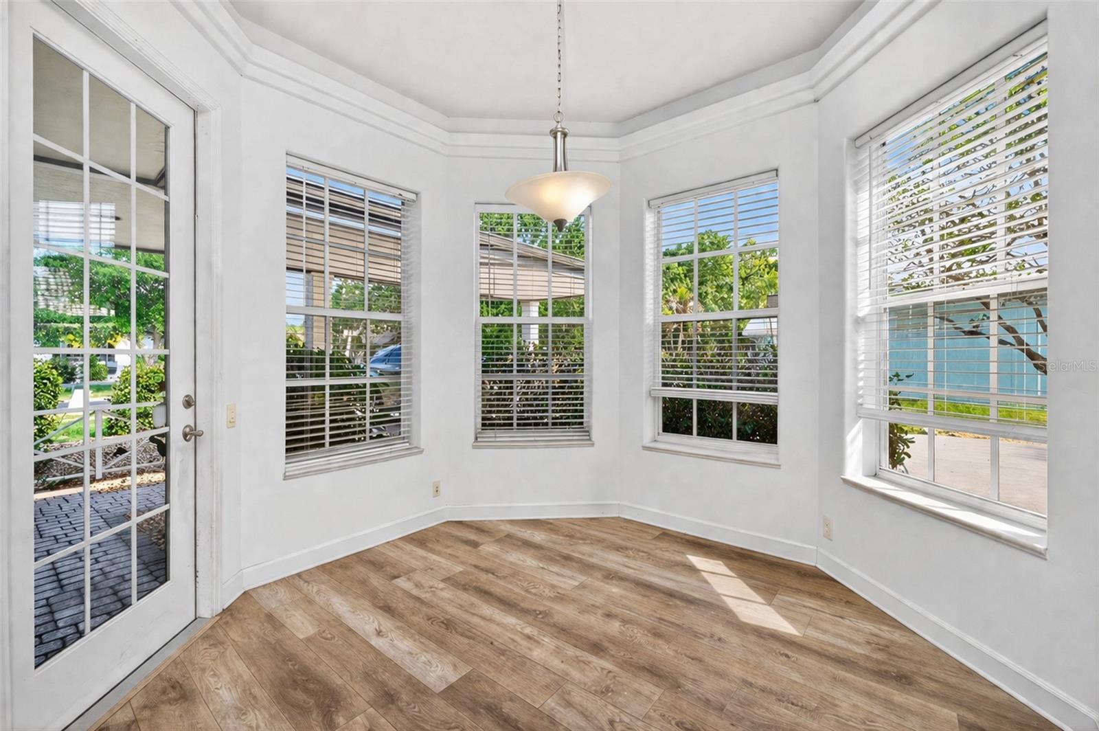 Image 17 of 51 For 1049 Harbour Glen Place