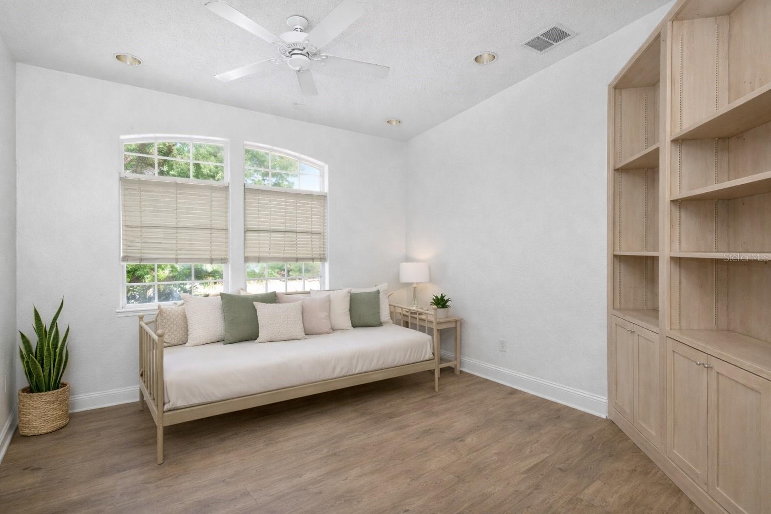 Image 23 of 51 For 1049 Harbour Glen Place