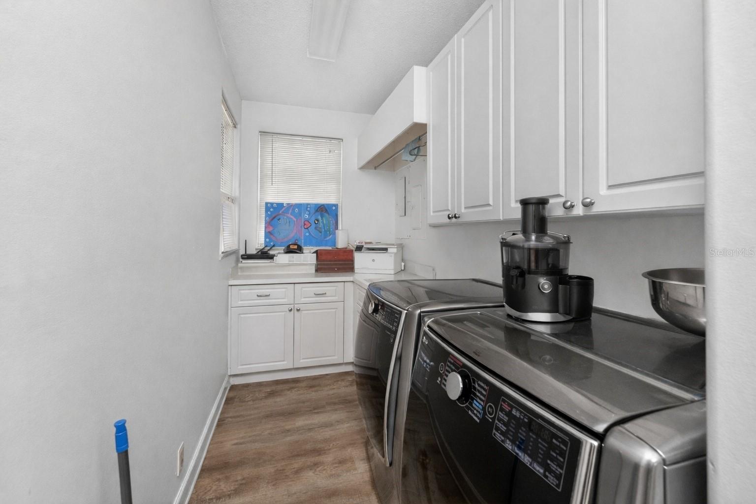 Image 31 of 51 For 1049 Harbour Glen Place