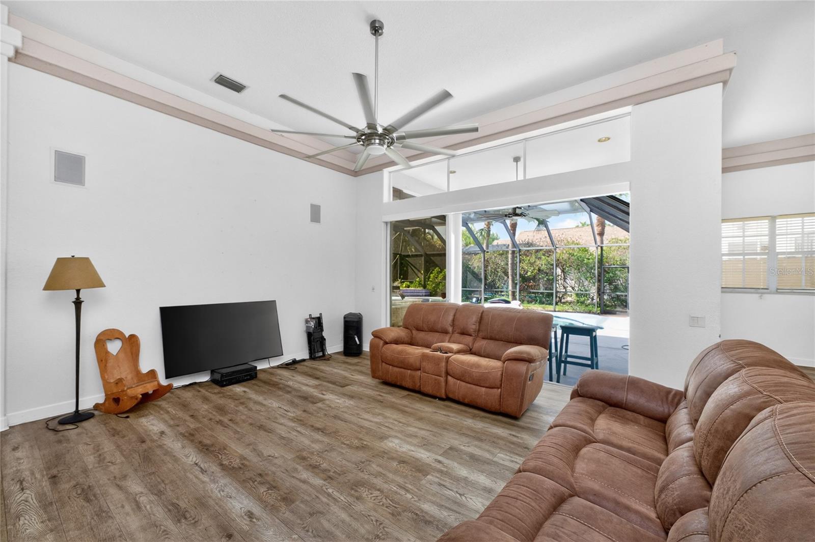 Image 8 of 51 For 1049 Harbour Glen Place