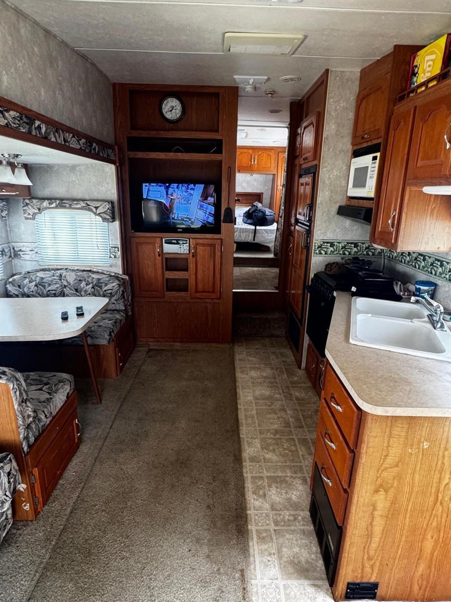 Listing photo id 11 for 15482 Mapletree Drive