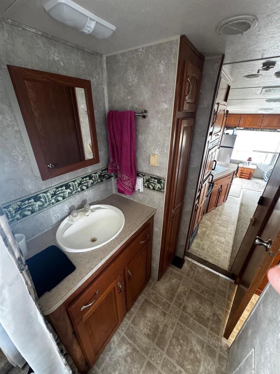 Listing photo id 15 for 15482 Mapletree Drive