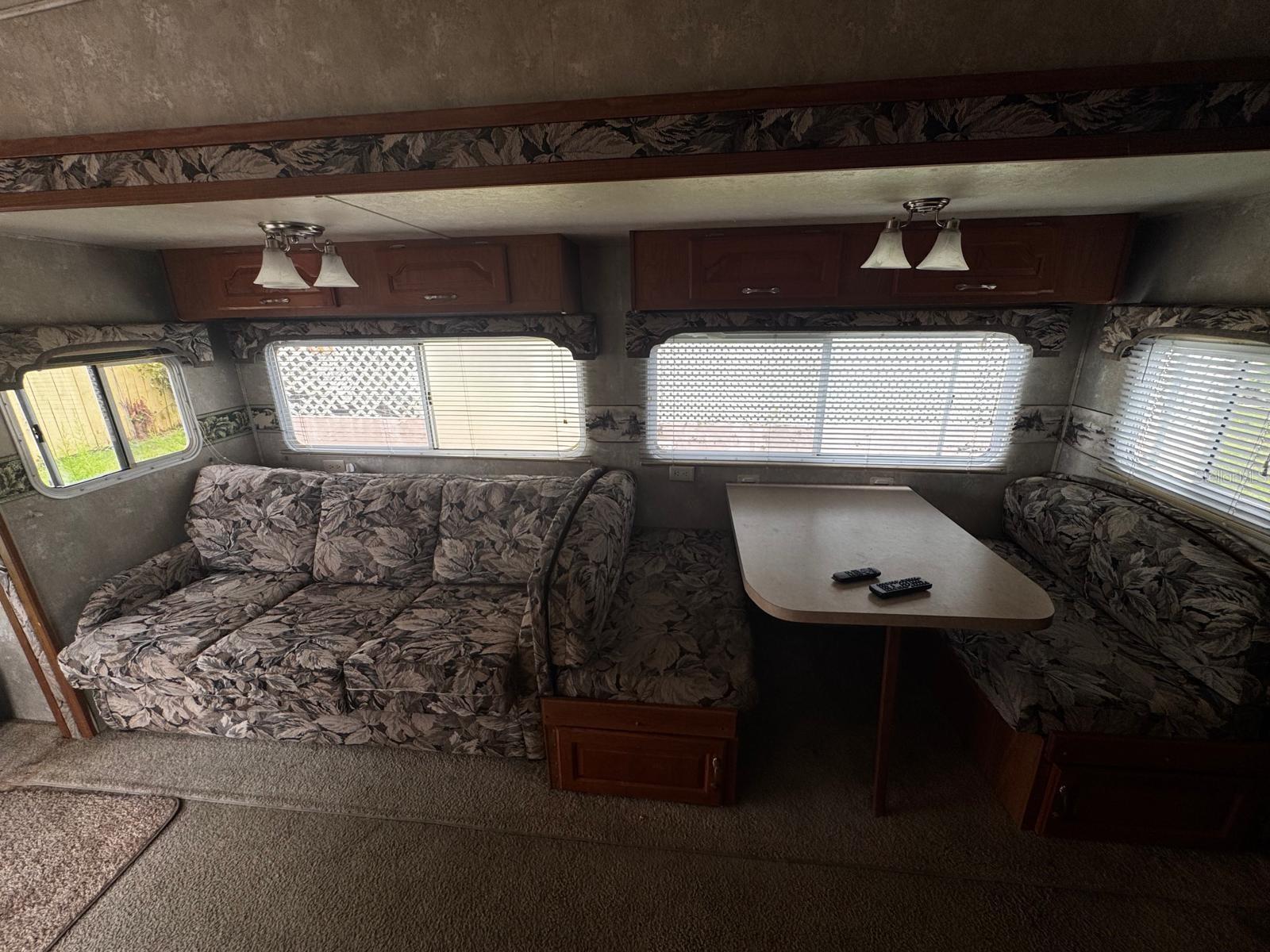 Listing photo id 16 for 15482 Mapletree Drive