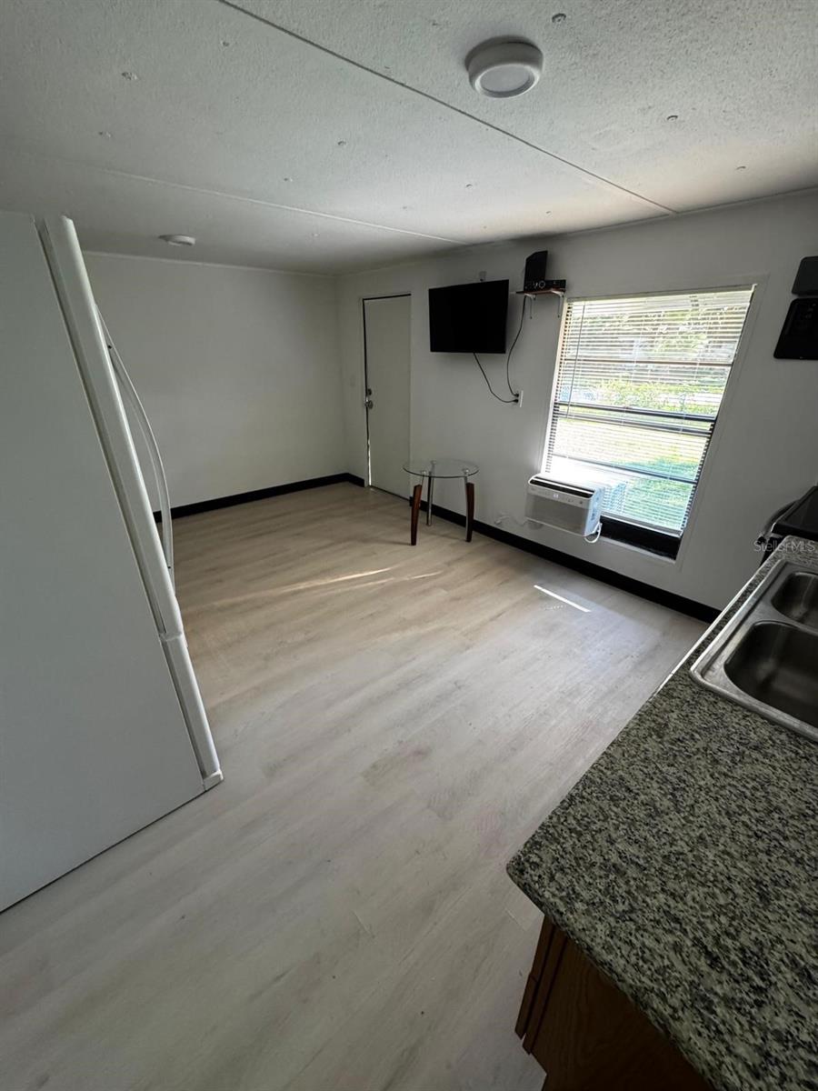 Listing photo id 0 for 15482 Mapletree Drive