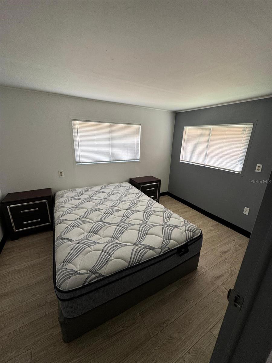 Listing photo id 5 for 15482 Mapletree Drive