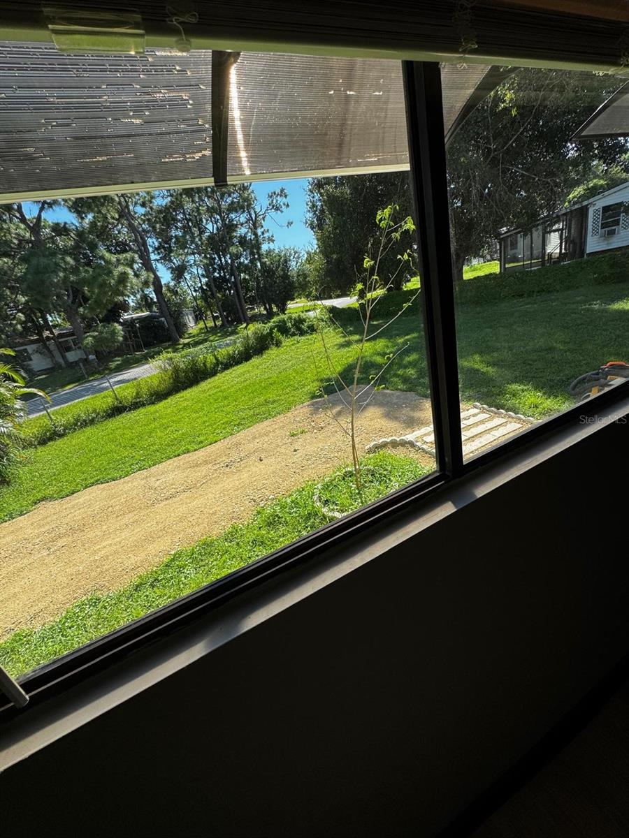 Listing photo id 6 for 15482 Mapletree Drive