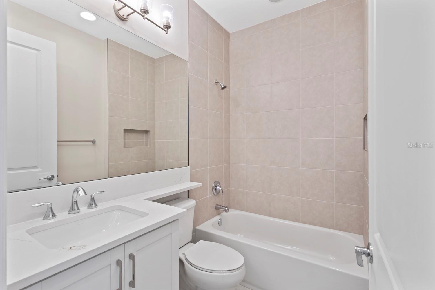 Image 15 of 47 For 14005 Aldersgate Avenue