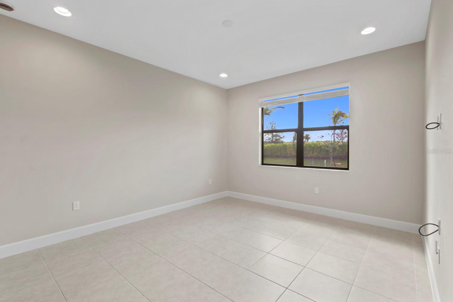 Image 21 of 47 For 14005 Aldersgate Avenue