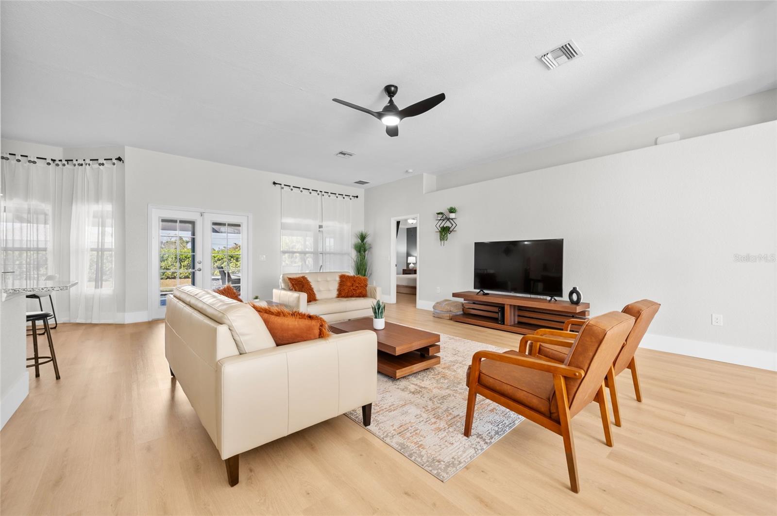 Image 14 of 72 For 17 White Marsh Lane