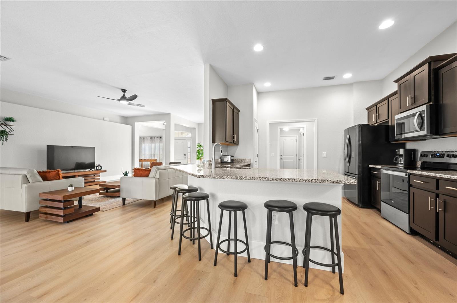 Image 15 of 72 For 17 White Marsh Lane