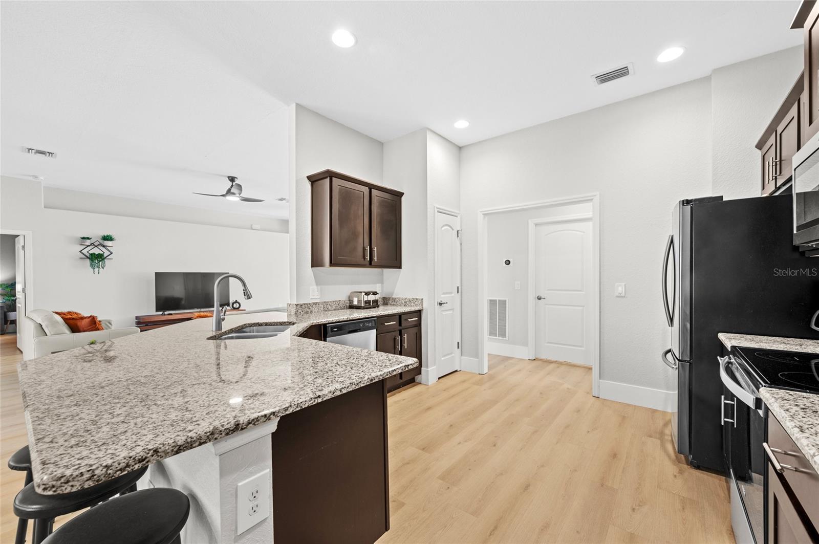 Image 17 of 72 For 17 White Marsh Lane