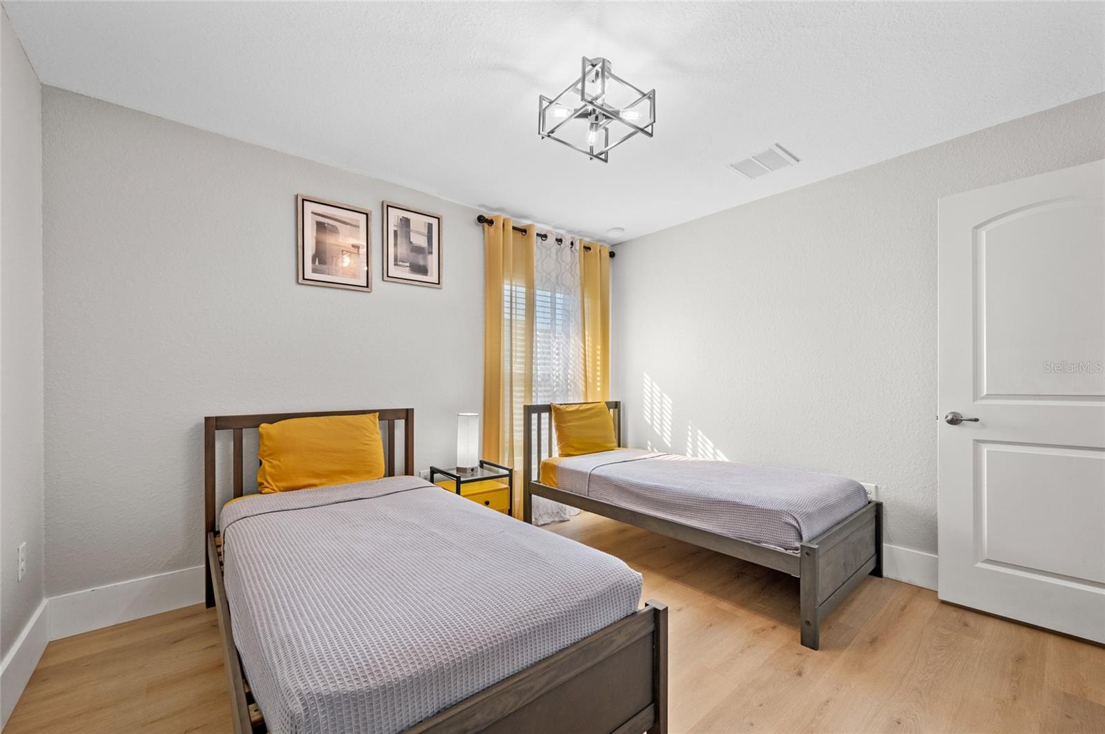 Image 39 of 72 For 17 White Marsh Lane