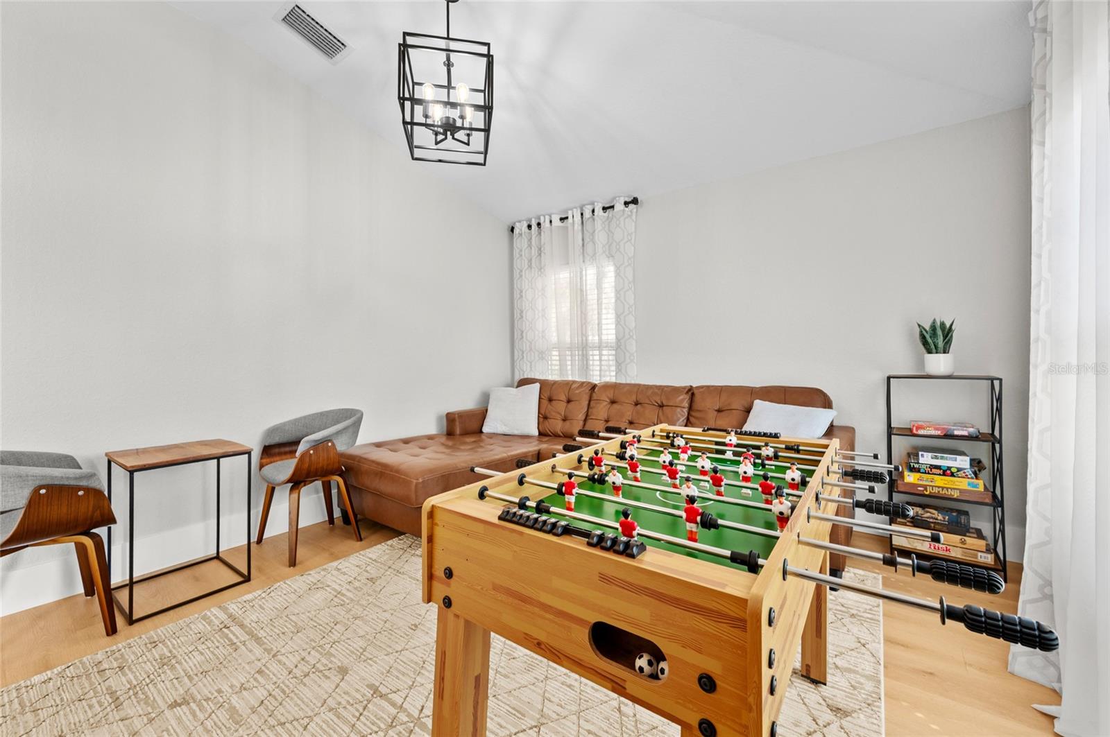 Image 6 of 72 For 17 White Marsh Lane