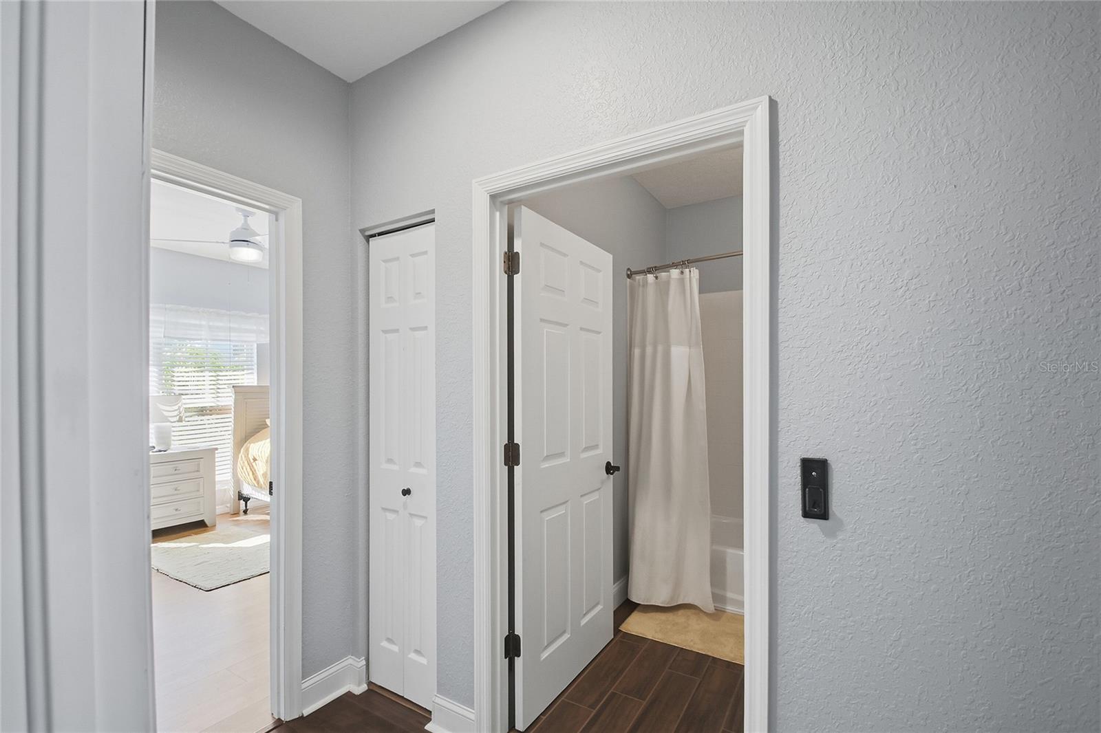 Image 20 of 39 For 3921 Cape Haze Drive 405