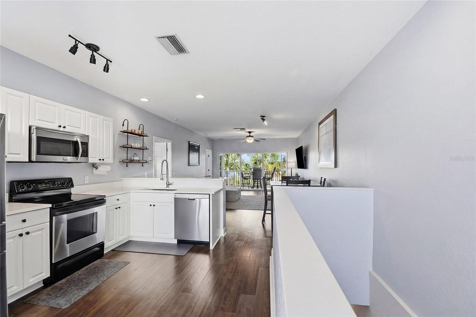 Image 5 of 39 For 3921 Cape Haze Drive 405