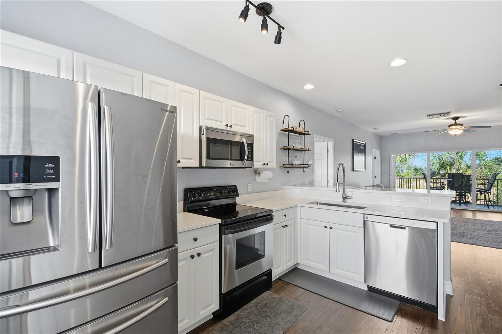 Image 6 of 39 For 3921 Cape Haze Drive 405