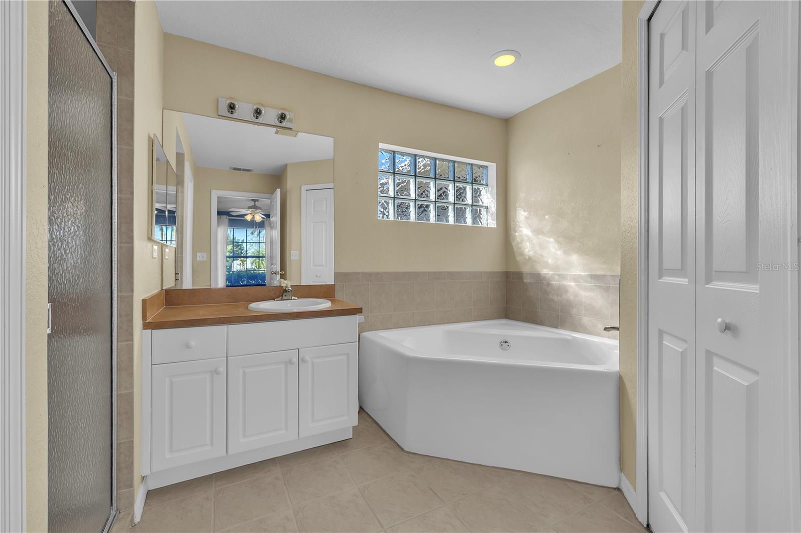 Image 21 of 44 For 916 4th Place