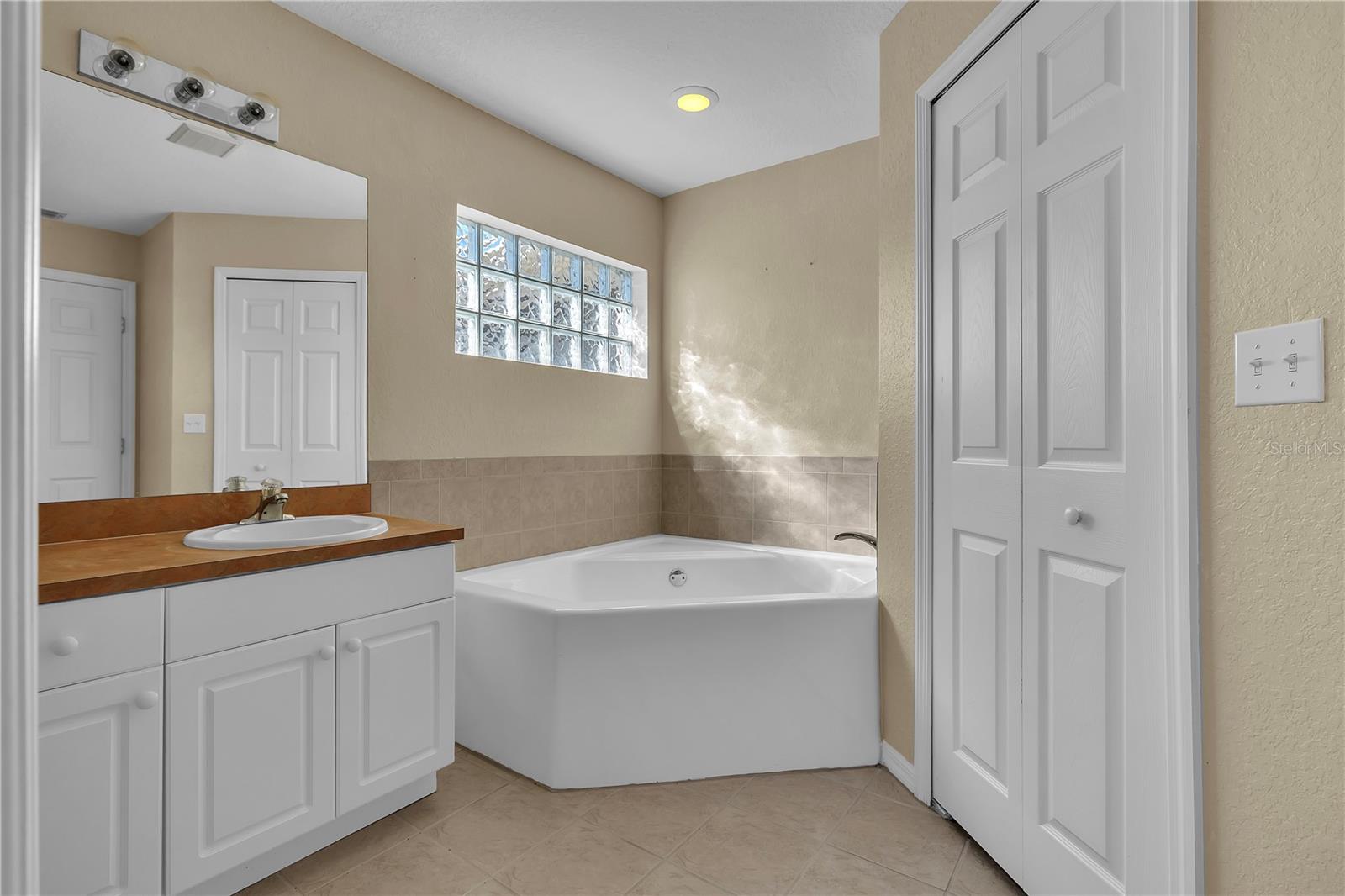 Image 24 of 44 For 916 4th Place