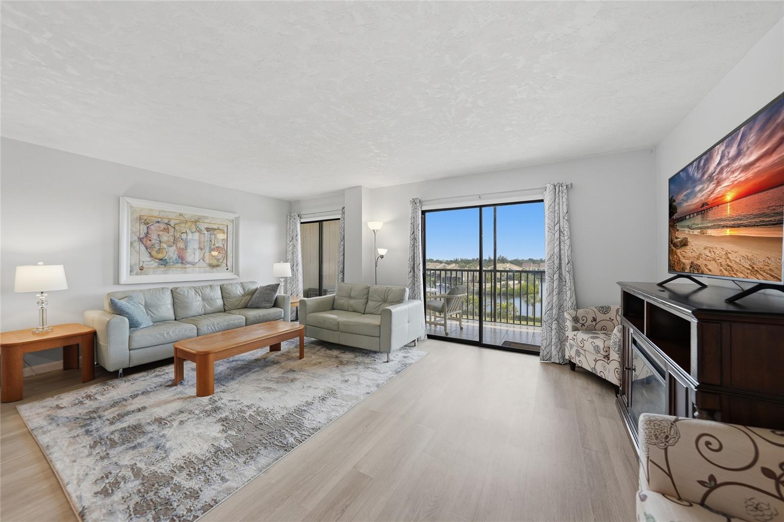 Image 12 of 24 For 25188 Marion Avenue F403