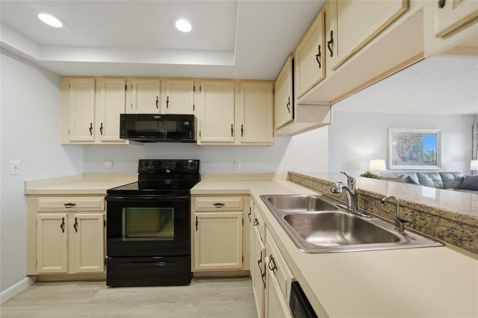 Image 8 of 24 For 25188 Marion Avenue F403