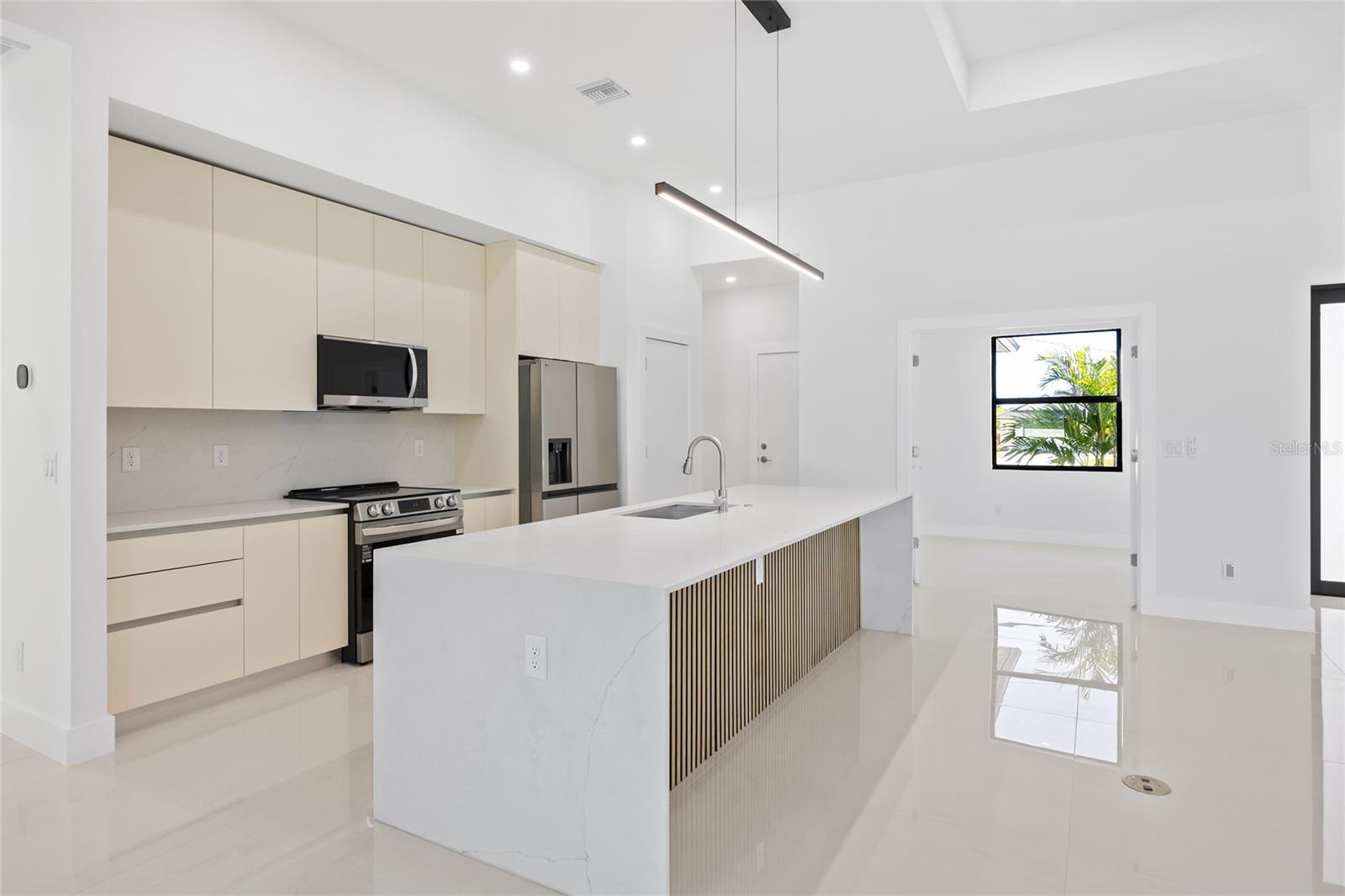 Image 11 of 43 For 14284 Ingraham Boulevard