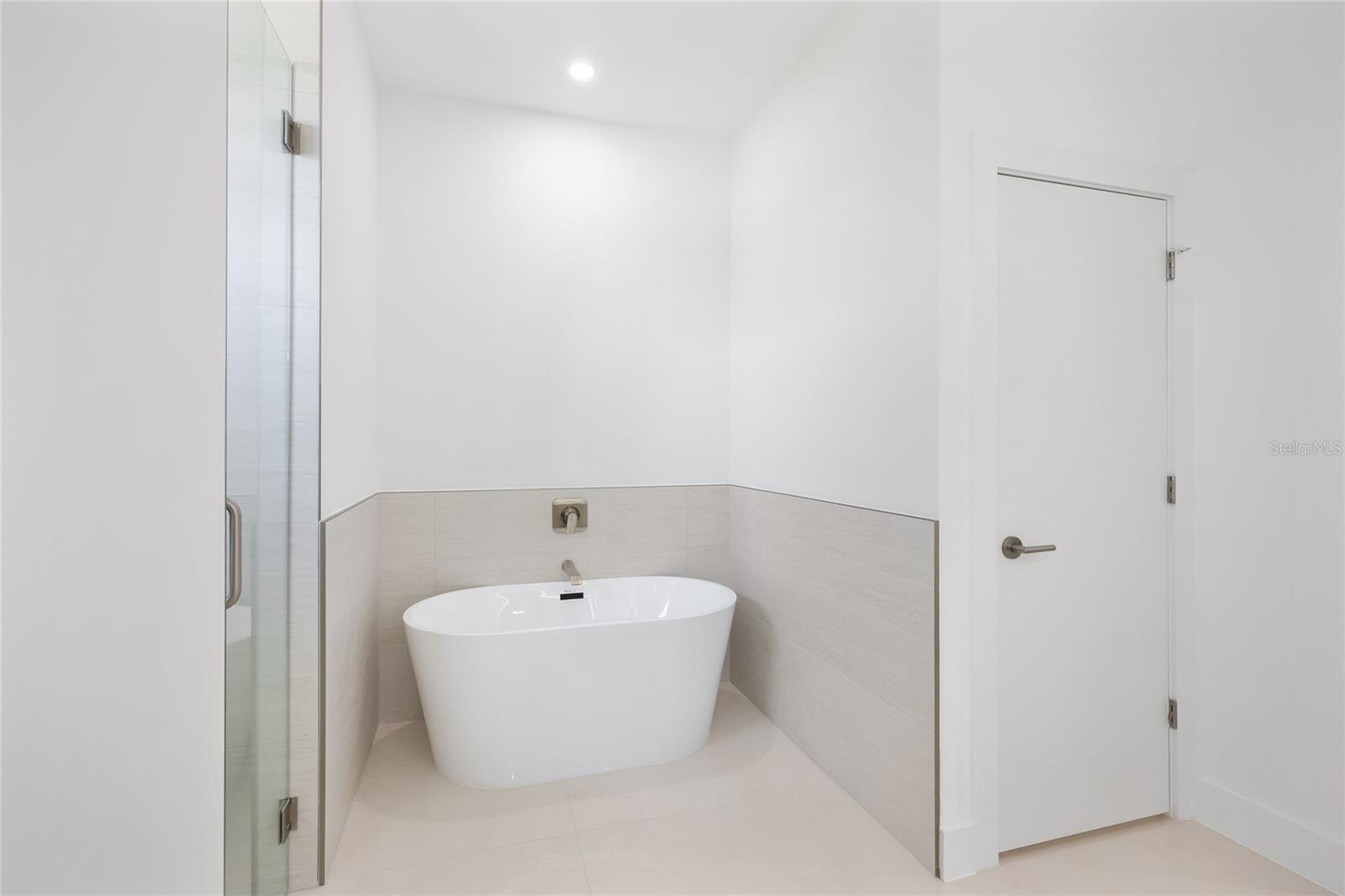 Image 22 of 43 For 14284 Ingraham Boulevard