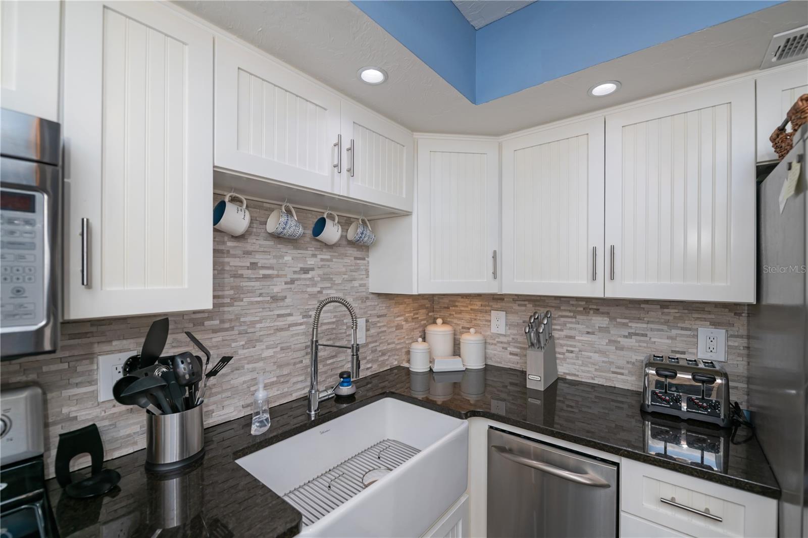 Image 22 of 66 For 19505 Quesada Avenue H101