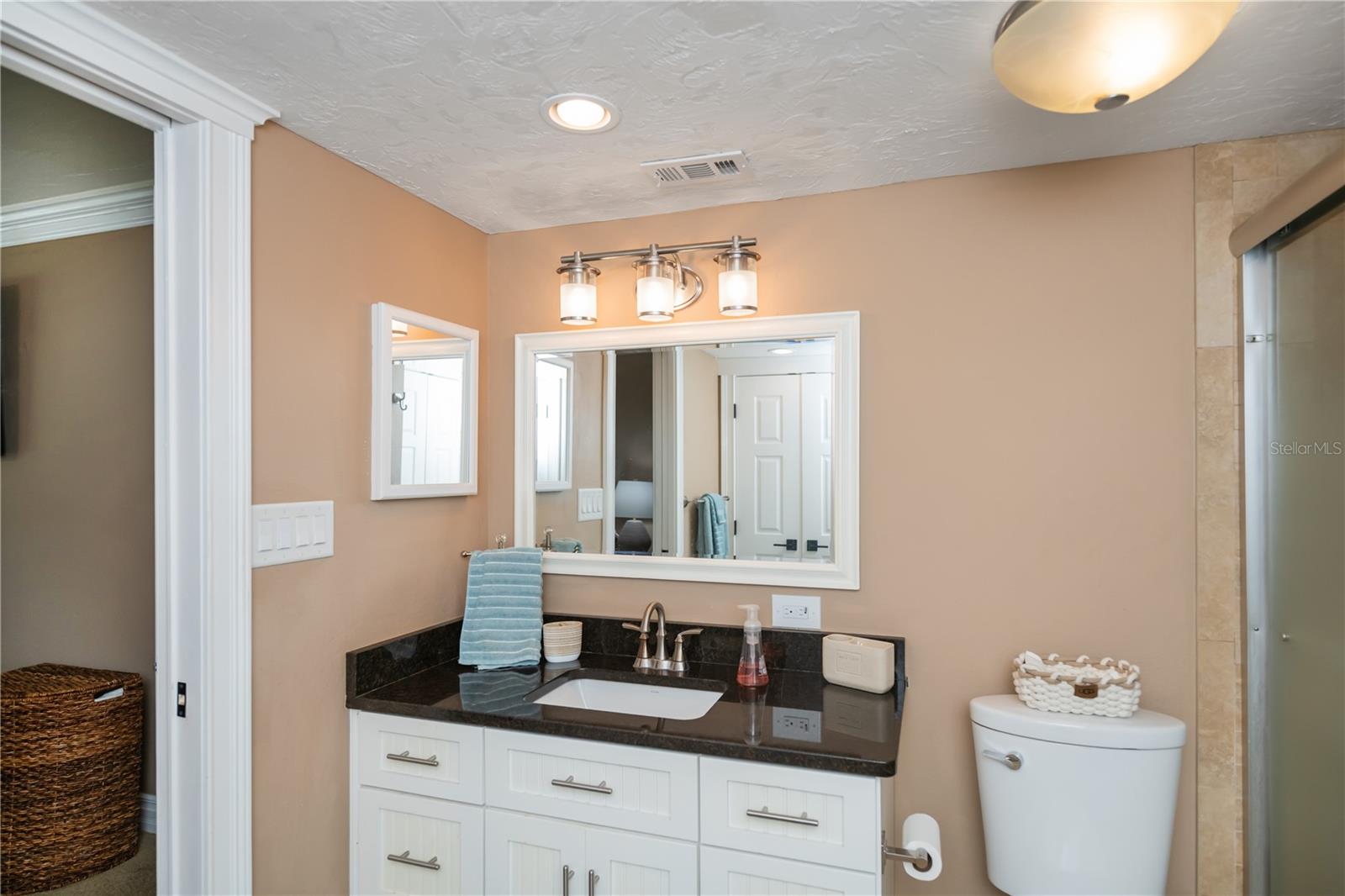 Image 31 of 66 For 19505 Quesada Avenue H101