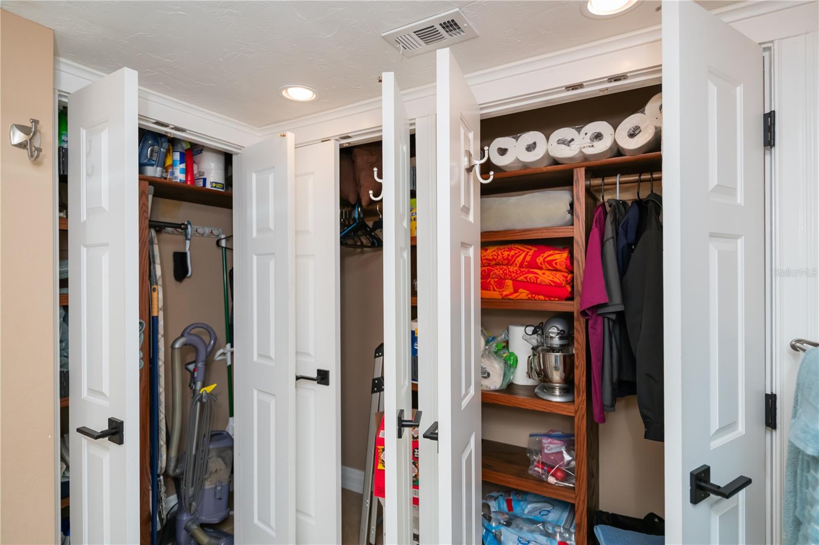 Image 35 of 66 For 19505 Quesada Avenue H101