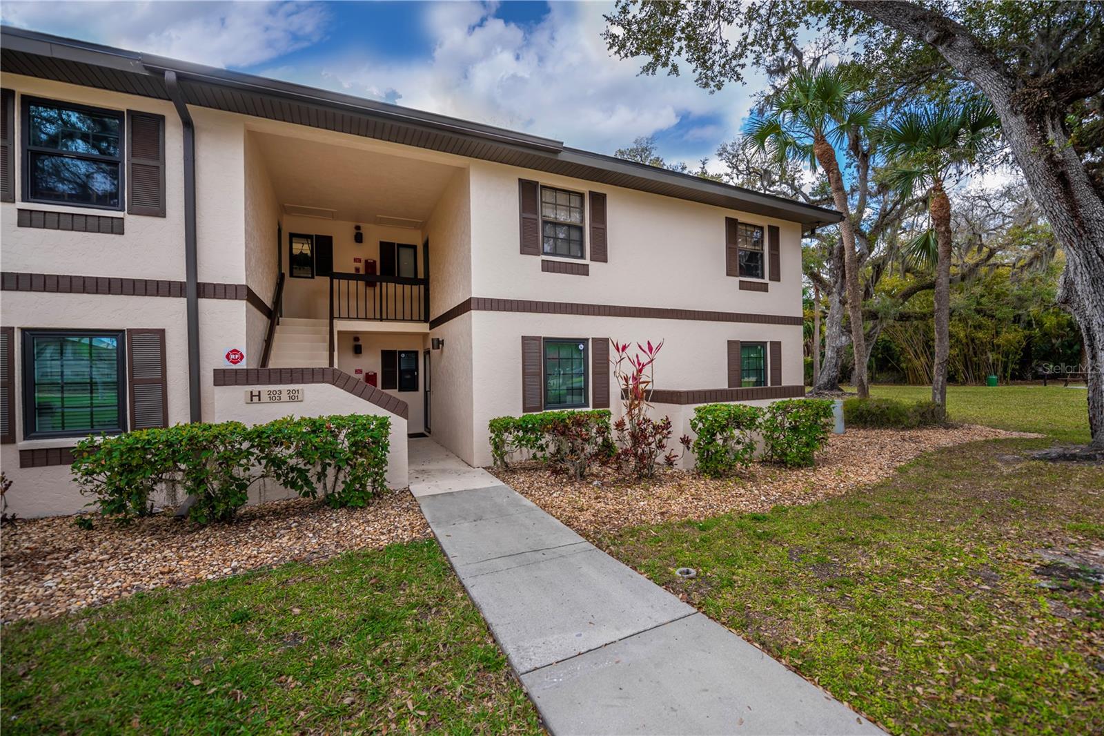 Image 9 of 66 For 19505 Quesada Avenue H101