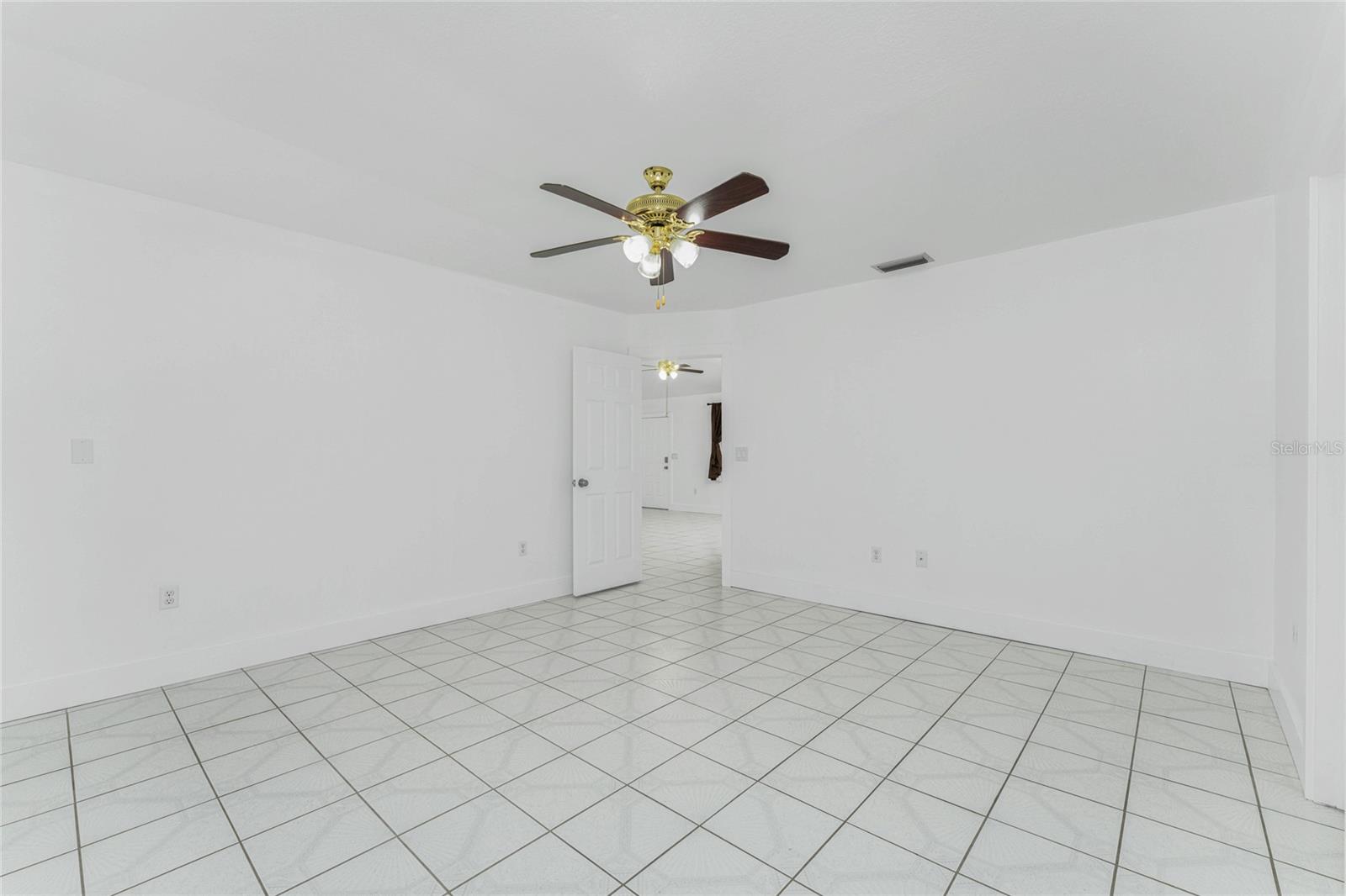 Image 29 of 75 For 1461 Alton Road