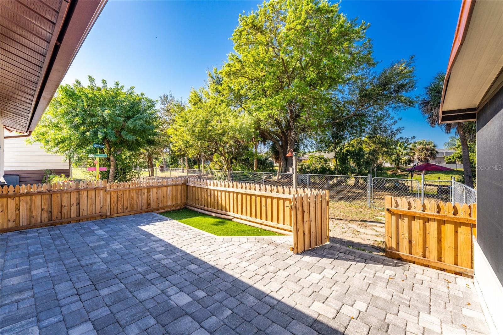 Image 37 of 75 For 1461 Alton Road