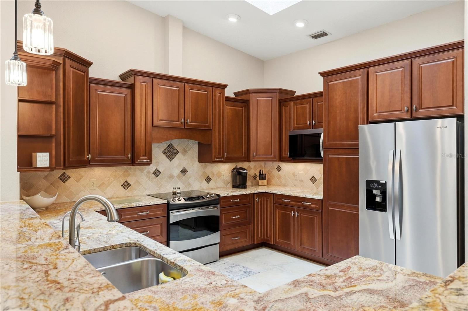 Image 13 of 69 For 2521 Marion Avenue 311