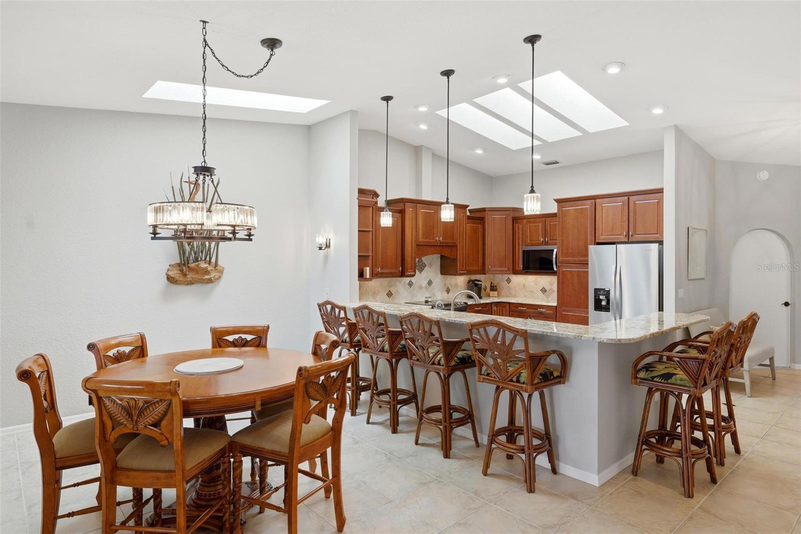 Image 17 of 69 For 2521 Marion Avenue 311