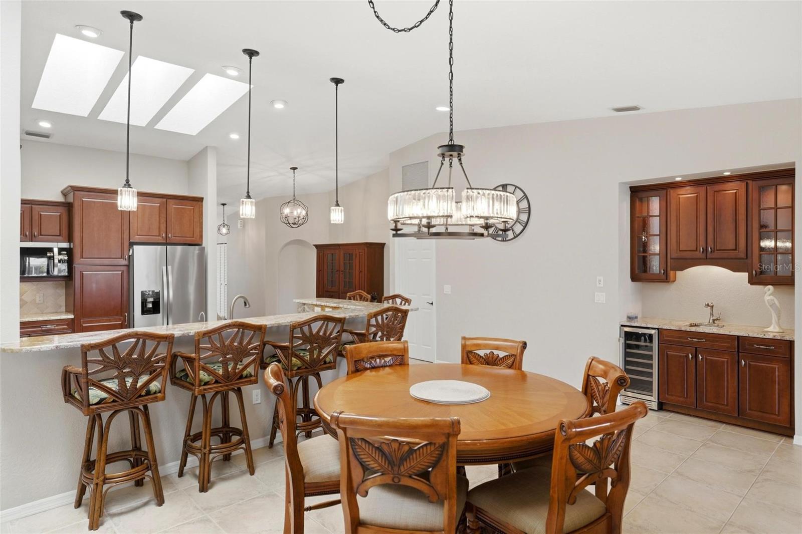 Image 18 of 69 For 2521 Marion Avenue 311