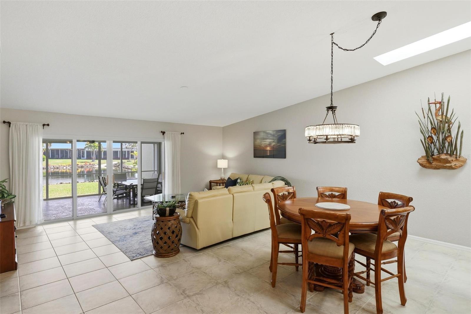 Image 19 of 69 For 2521 Marion Avenue 311