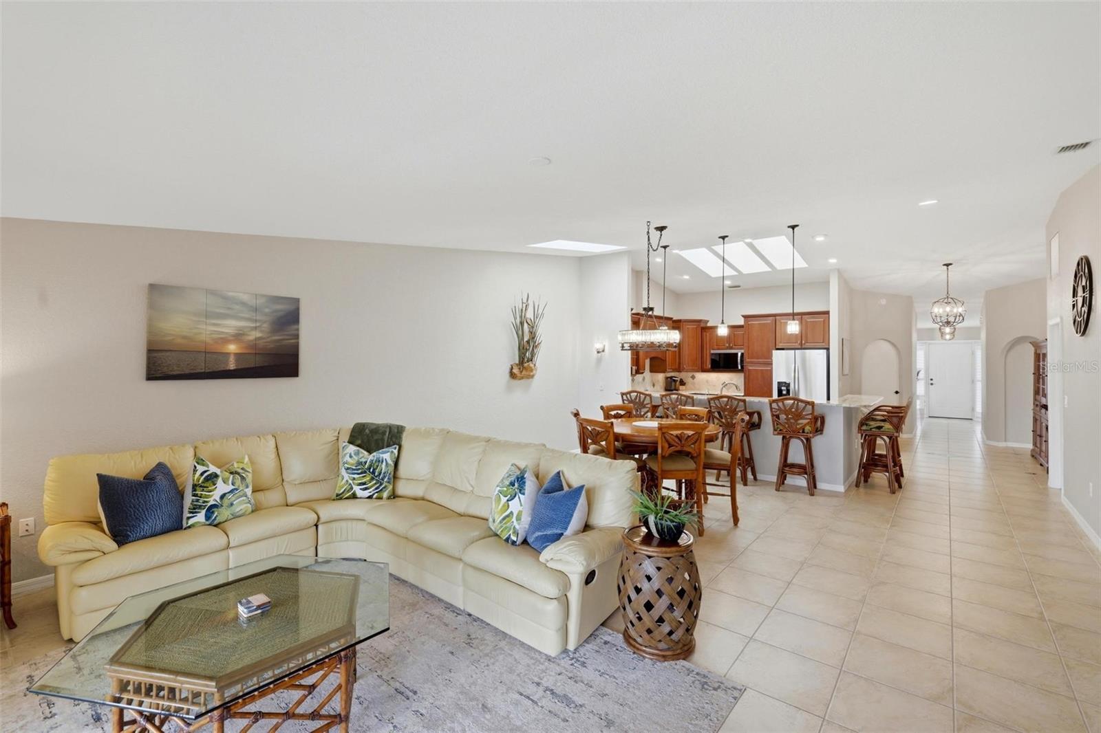 Image 21 of 69 For 2521 Marion Avenue 311