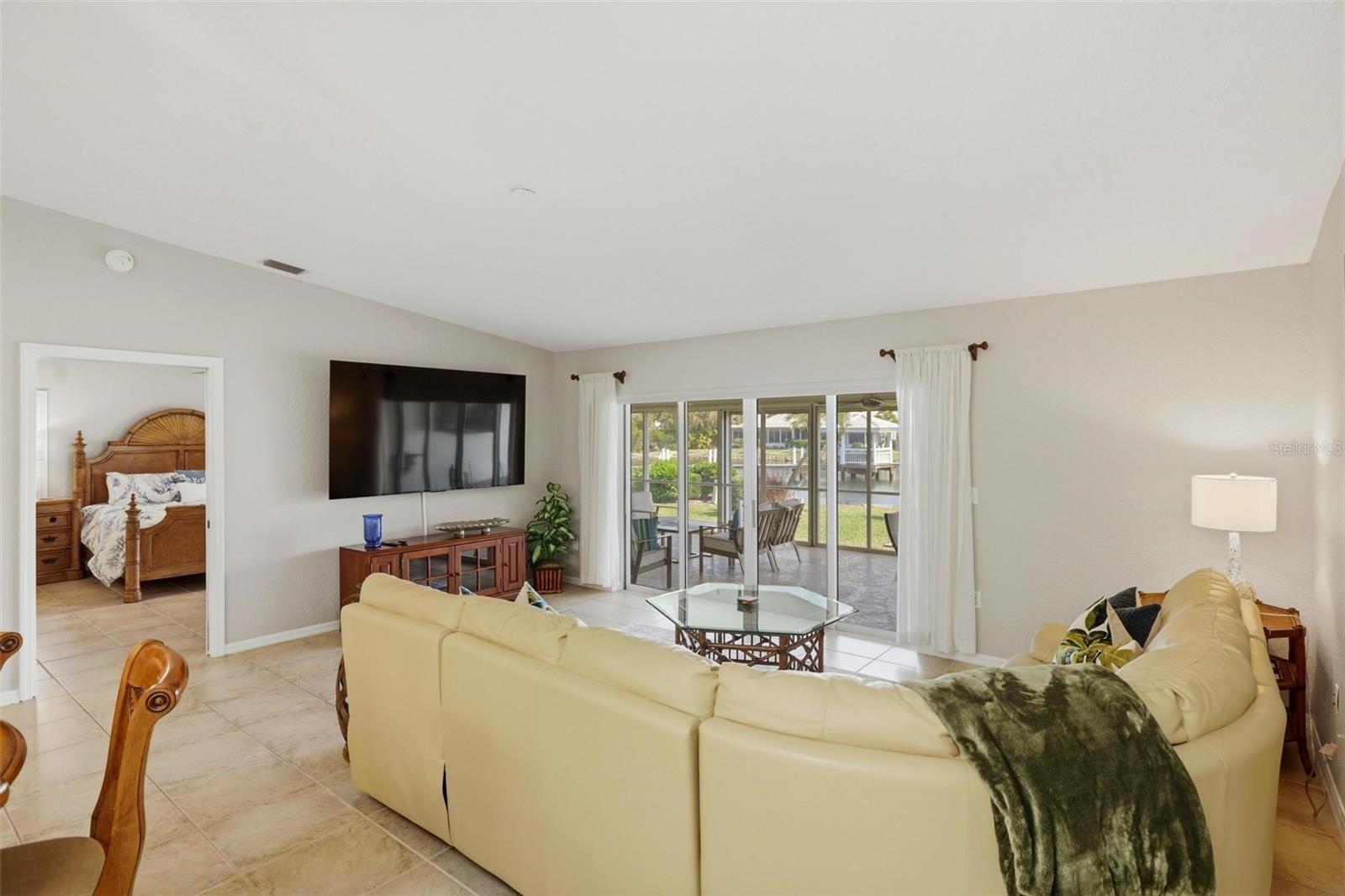 Image 24 of 69 For 2521 Marion Avenue 311