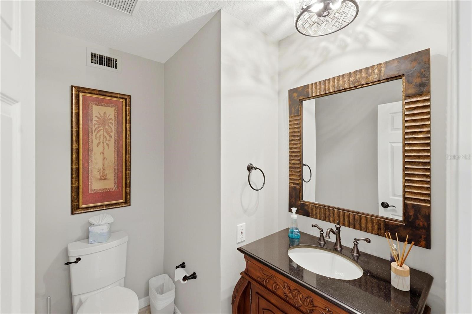 Image 27 of 69 For 2521 Marion Avenue 311